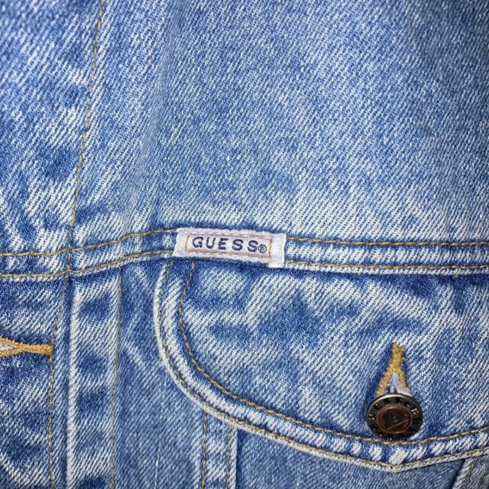 Vintage 90s Guess Spell out acid washed denim cropped truckers jacket Women’s M - Picture 6 of 8